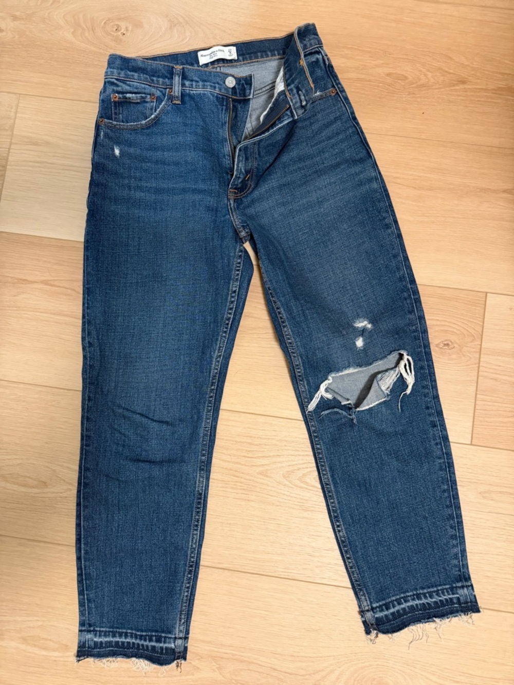Abercrombie & Fitch The Mom High Rise Jeans